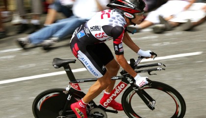 九游平台官网-_青少年攀岩节：登上梦想的高峰_，青少年攀岩视频比赛视频