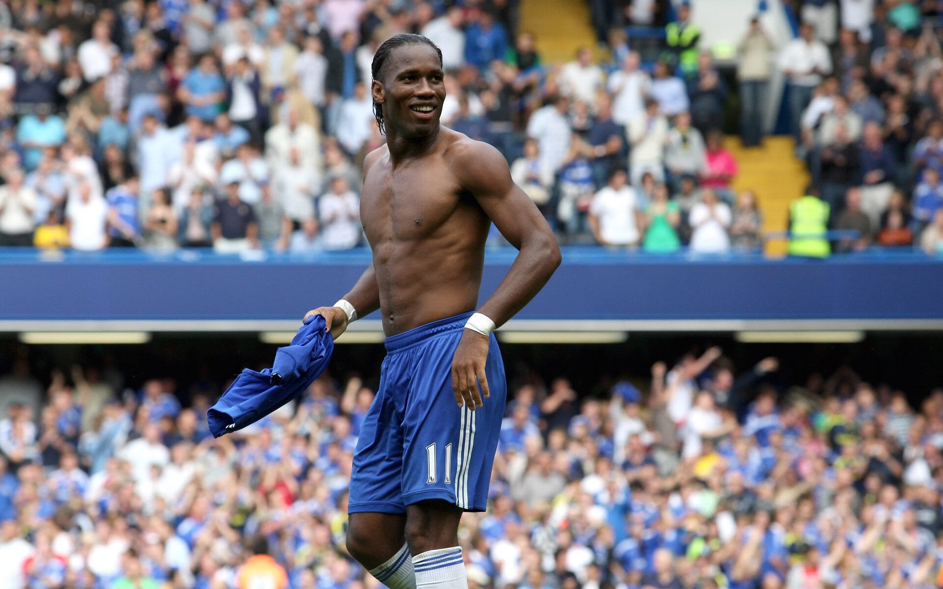 _花样滑冰世界锦标赛：精彩绝伦的技艺展示_，花样滑冰世锦赛现场,伴随着音乐的高潮