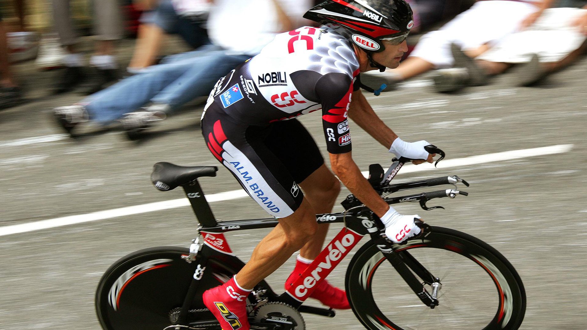 “漂移之舞：弯道中的速度艺术”，漂移舞蹈视频